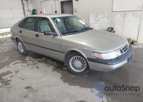 1995 Saab 900 Se z USA, uszkodzony, nr VIN YS3DF55V4S2027025